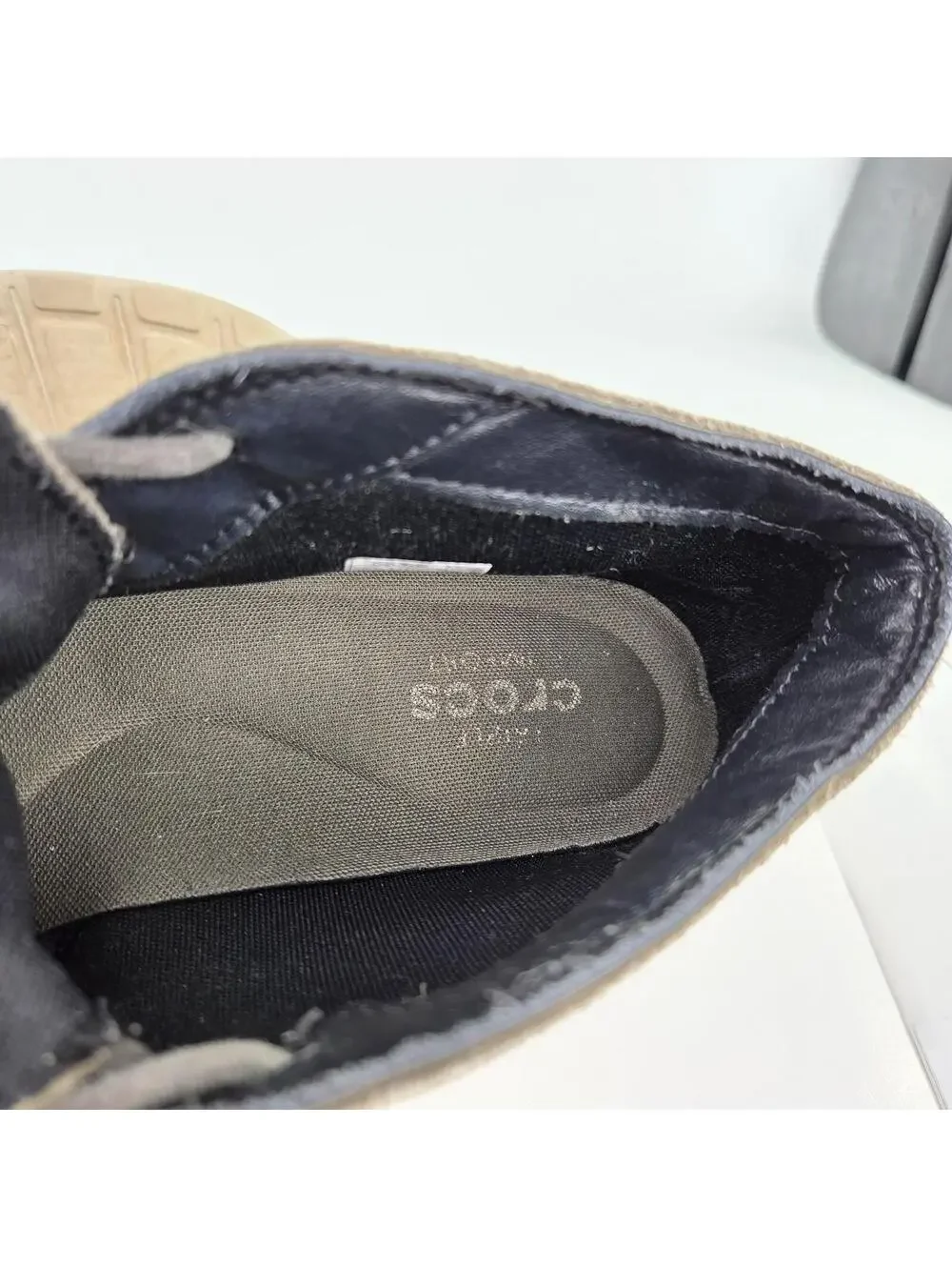 Crocs Men's Kinsale Chukka Boots US 11 M Gray Suede Leather Lace-Up Boot